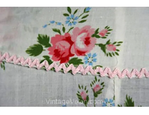 1950s Vintage Cottage Chic Roses Apron - Apron - Half Apron - Size 8 to 10 - Mint Condition - A-Line - Rick-Rack Trim - Ruffle Hem - 30469-1