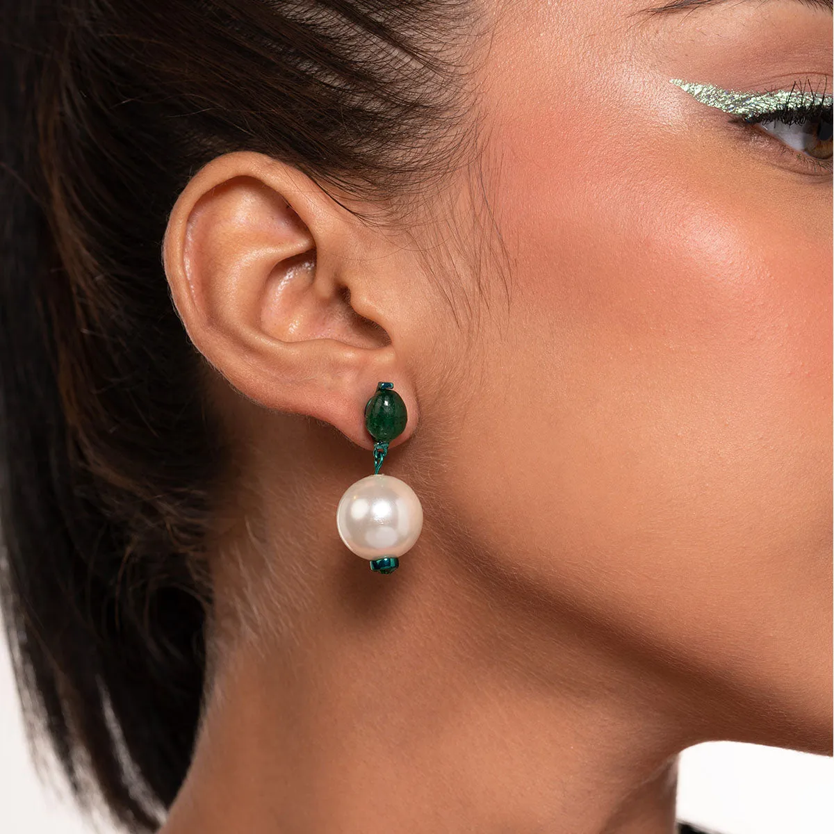 Zeenat Mismatched Pearl Earrings